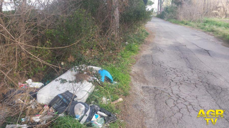 Maccarese, strada per il cimitero dissestata, Montino scrive alla Raggi Maccarese, strada per il cimitero dissestata, Montino scrive alla Raggi
