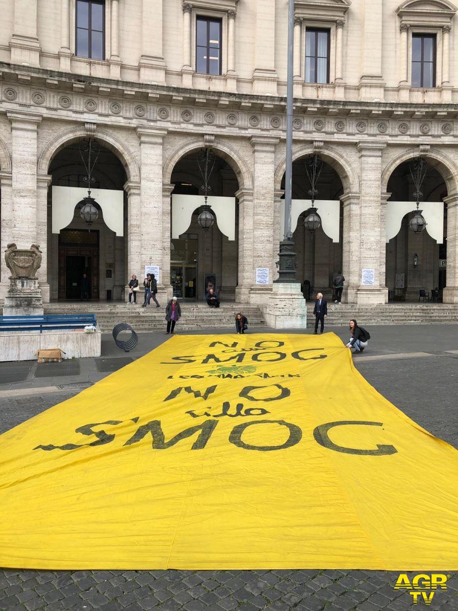 Flash mob contro lo smog a piazza della Repubblica