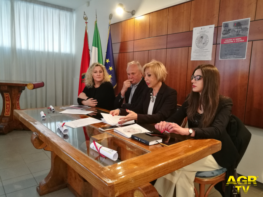Fiumicino, per l'8 marzo il comune distribuirà nelle scuole la Carta dei diritti della Bambina