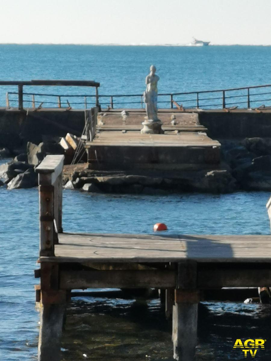 Ostia, caccia all'autore misterioso del Nettuno