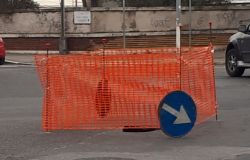 Ostia, strade colabrodo, si chiude una voragine e se ne apre un'altra...