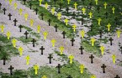 Greenpeace: Duemila croci per ricordare il disastro nucleare di Cernobyl