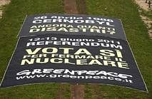 Greenpeace: Duemila croci per ricordare il disastro nucleare di Cernobyl Greenpeace: Duemila croci per ricordare il disastro nucleare di Cernobyl
