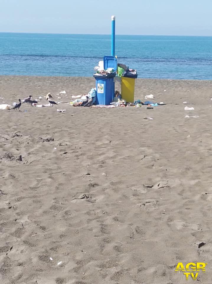 Ostia, dopo il 1 maggio, spiagge libere nel degrado