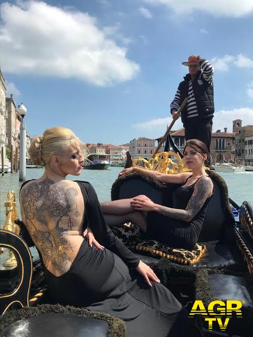 Biennale di Venezia, l'artista Marco Manzo presenta il tatuaggio sociale Biennale di Venezia, l'artista Marco Manzo presenta il tatuaggio sociale