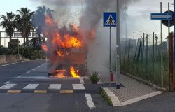 Fiumicino, a fuoco bus a Parco Leonardo