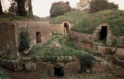 Cerveteri, lettera aperta del sindaco: il Mib intervenga, necropoli nel degrado