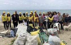 Beach Letter, un rifiuto ogni tre metri sulle spiagge