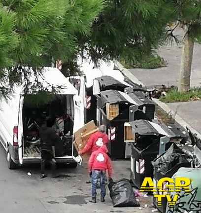 Ostia, abbandono di rifiuti in strada, emessi 45 verbali Ostia, abbandono di rifiuti in strada, emessi 45 verbali