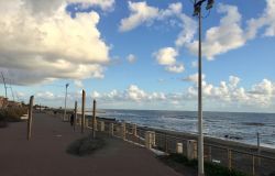 Ostia, nuova ordinanza balneare, la disciplina del commercio itinerante