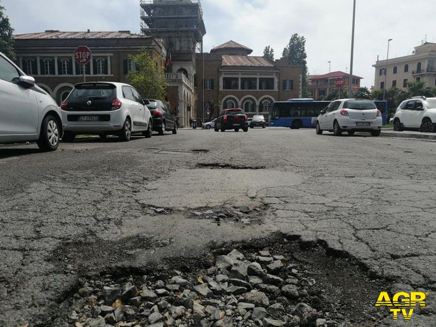 X Municipio, dopo ogni pioggia le strade diventano impraticabili X Municipio, dopo ogni pioggia le strade diventano impraticabili