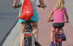 Fiumicino, piste ciclabili nel caos