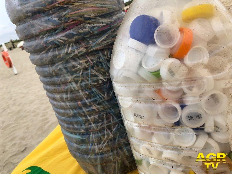 Plastica sulle spiagge del Lazio, scende in campo la Regione