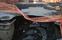 Ostia, i promessi interventi sulle voragini di via Casana slittano ad ottobre