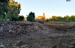 Roma, a Villa Gordiani smantellato il campo di calcio