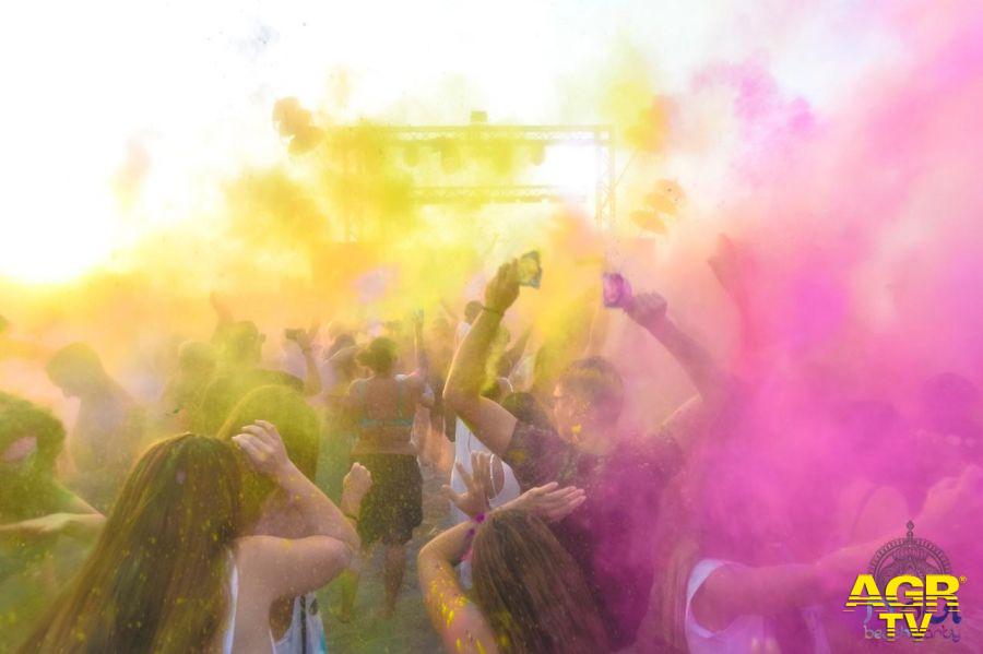 Fregene, al Singita arriva...la festa più colorata dell'estate Fregene, al Singita arriva...la festa più colorata dell'estate