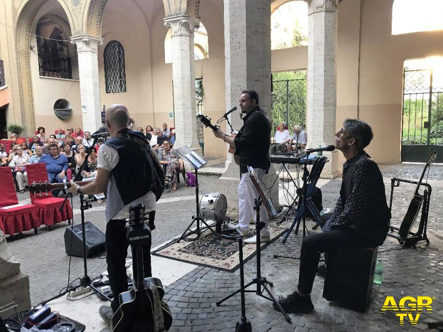 Municipio X, il chiostro non basta più....pienone per l'esibizione del gruppo Scorribanda