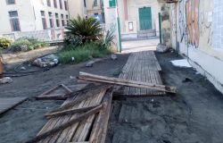 Ostia, danneggiata la nuova passerella della spiaggia antistante l'ex-colona Vittorio Emanuele