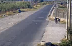 Fiumicino, filmato mentre abbandona rifiuti...in arrivo stangata