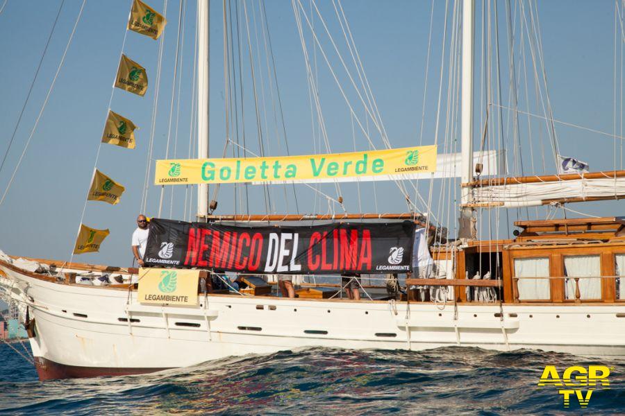 Civitavecchia, blitz di Goletta Verde Civitavecchia, blitz di Goletta Verde