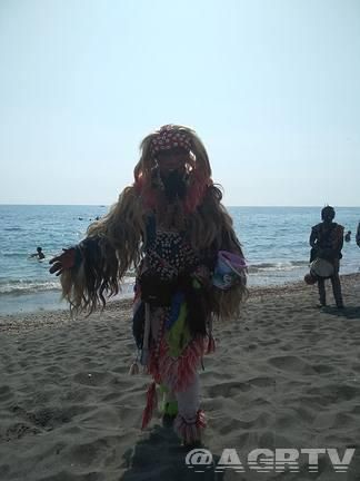Ostia, danza propiziatoria contro il maltempo Ostia, danza propiziatoria contro il maltempo