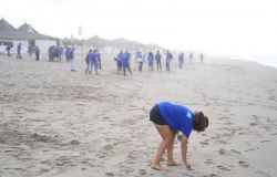 Ostia, spiaggia pulita con i volontari di marevivo