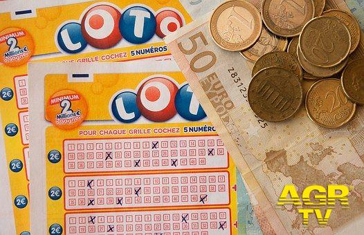 Ostia, vinti 75 mila euro con il SuperEnalotto Ostia, vinti 75 mila euro con il SuperEnalotto
