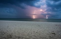 Litorale, piogge e vento forte per le prossime 12 ore