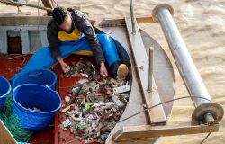 Fiumicino, reti da pesca per plastica e rifiuti
