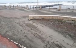 Ostia, la sabbia vola....via