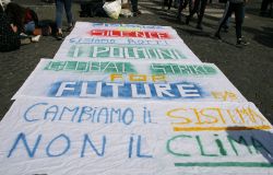 WWF, in tutto il Mondo i giovani tornano in piazza per il clima