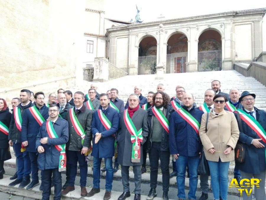 Emergenza rifiuti, contro manifestazione dei sindaci dell'area metropolitana Emergenza rifiuti, contro manifestazione dei sindaci dell'area metropolitana