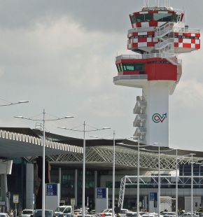 Aeroporti, siglato accordo per 10mila addetti Aeroporti, siglato accordo per 10mila addetti