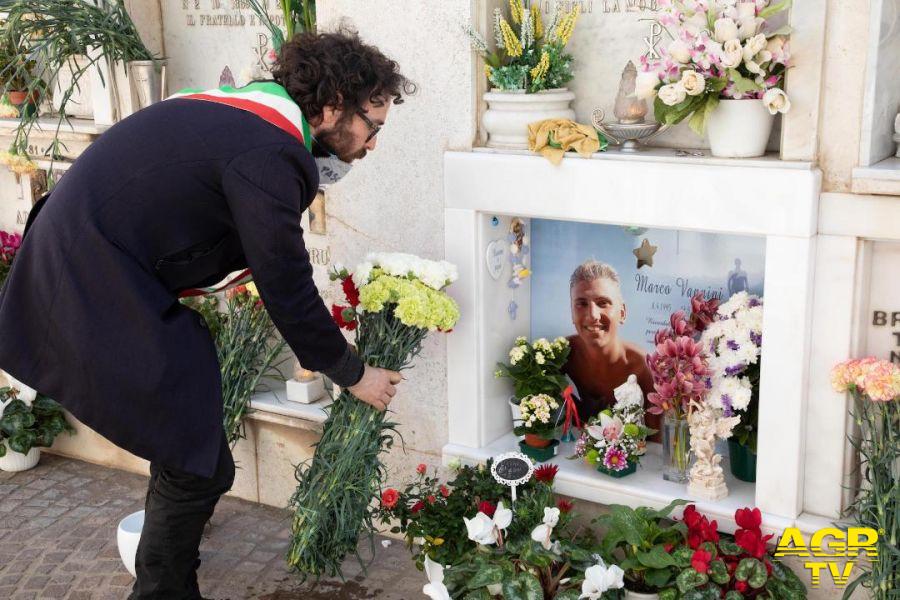 Cerveteri Cimiteri Chiusi Ma Fiori Per I Defunti Cronaca Agr