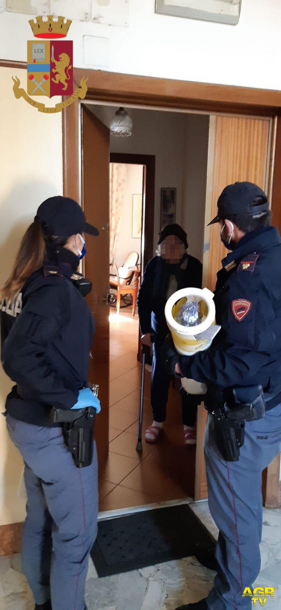 Resta senza ossigeno, la polizia gli consegna la bombola a casa Resta senza ossigeno, la polizia gli consegna la bombola a casa