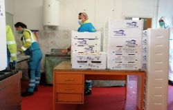 Fiumicino, tre quintali di pesce fresco donati per le famiglie in difficoltà