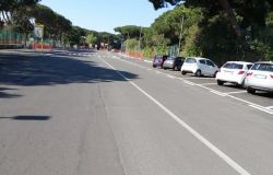 Ostia, rifacimento marciapiedi via mar dei Caraibi, le corsie di marcia non sono uguali