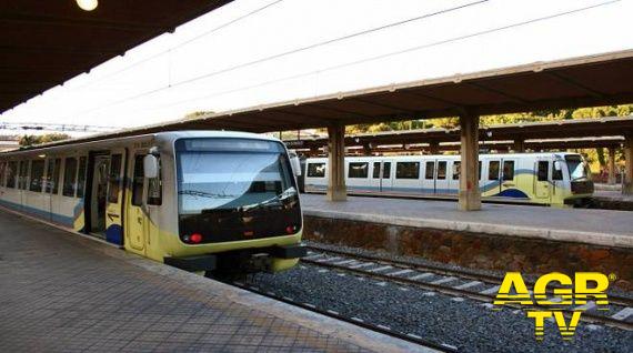 Roma-Lido il X Municipio fa la voce grossa: due treni per far ripartire il servizio