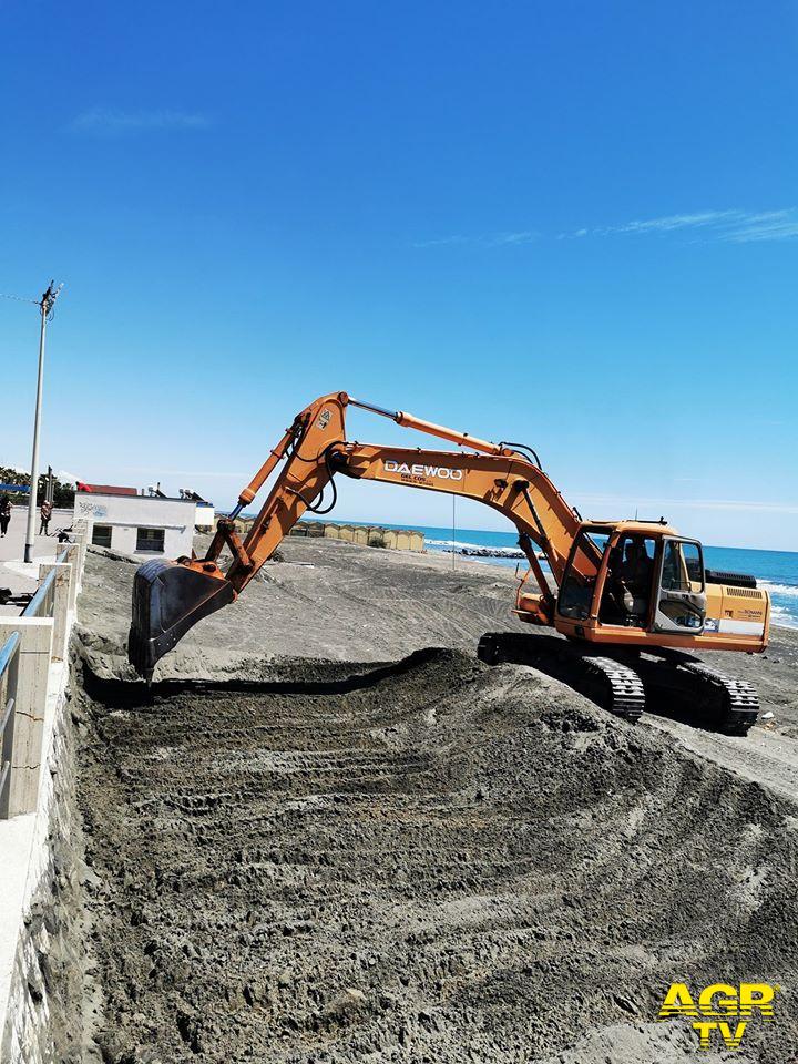 Ostia, spiaggia gialla, un cingolato tra i bagnanti...Falconi: sevono garanzie per la sicurezza
