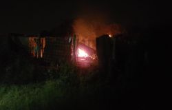 Incendio nella piccola baraccopoli rom dell'Axa