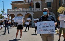 Municipio X basta pacchi regalo, vogliamo lavoro, casa e diritti