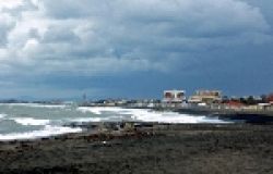Tarquinia, colata di cemento sul Lido