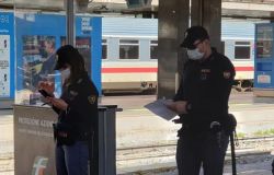 Bloccate tre borseggiatrici, avevano accerchiato la vittima per sfilargli cellulare e portafoglio