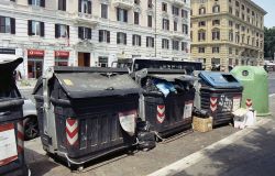 Roma...tornano i cassonetti