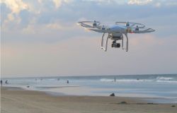 Distanziamento sulle spiagge....controllano i droni