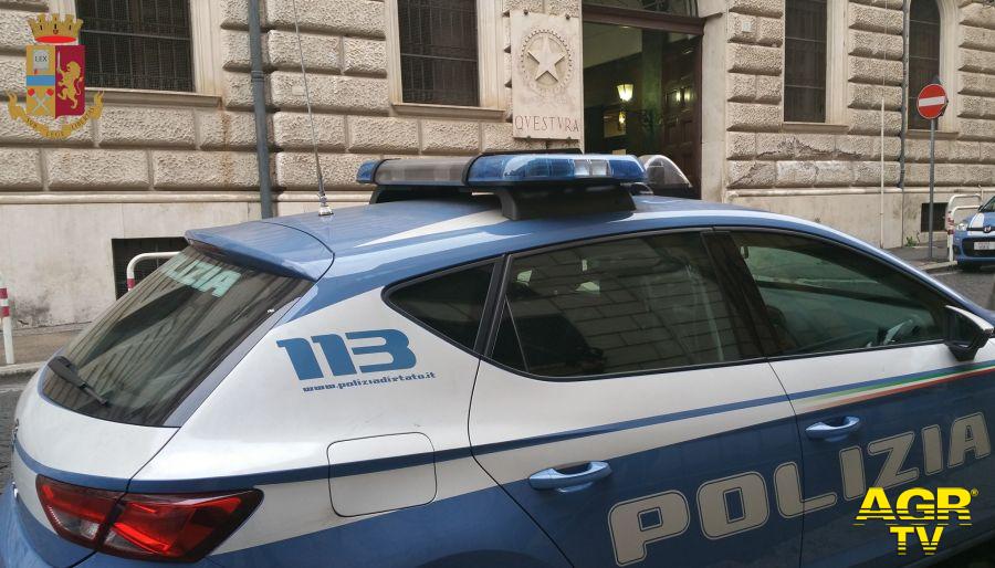Bulli aggrediscono coetanei per rubare cellulari e borselli