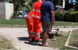 Una donna si sente male...soccorsa dagli invisibili