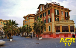 Pedonalizzazione dopo ferragosto, gli esercenti del Centro storico ribadiscono il no