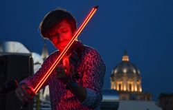 Andrea Casta & Friends: il violinista dall’archetto luminoso incanta il pubblico