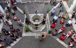 Il teatro scalda...e conquista il chiostro, successo di Vite Incrociate